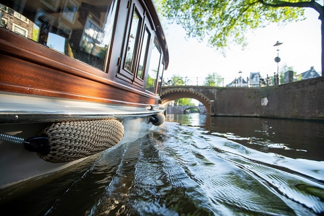 private boat undine outside close up
